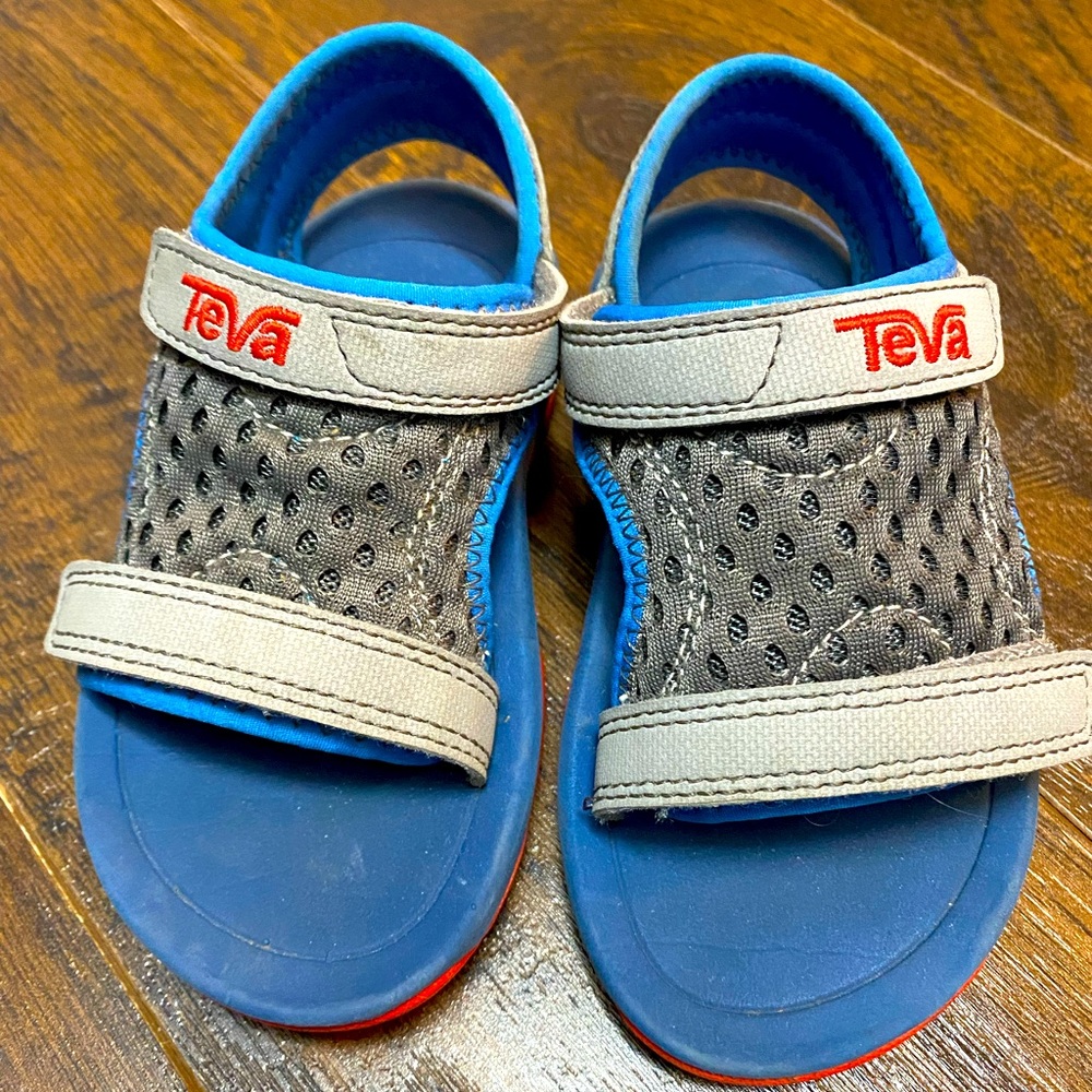Teva Velcro sandals water shoes 7 toddler